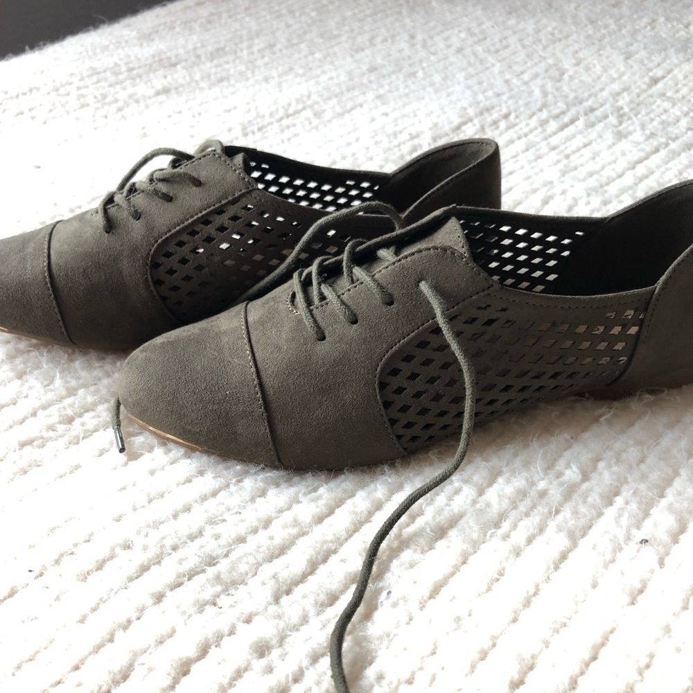 NWT ALDO suede olive laced flats